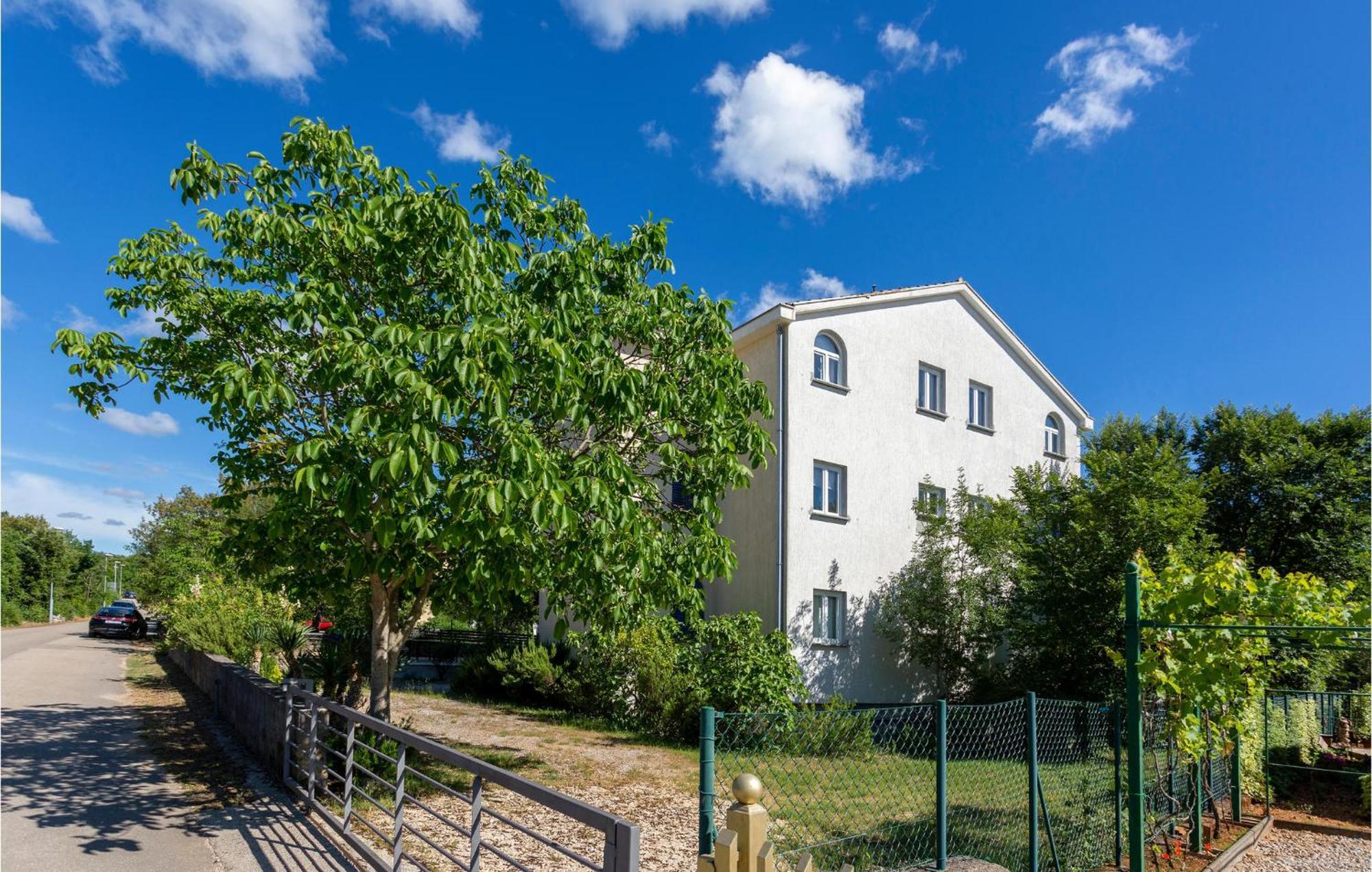 Beautiful Apartment In Pinezici With Wifi Екстериор снимка