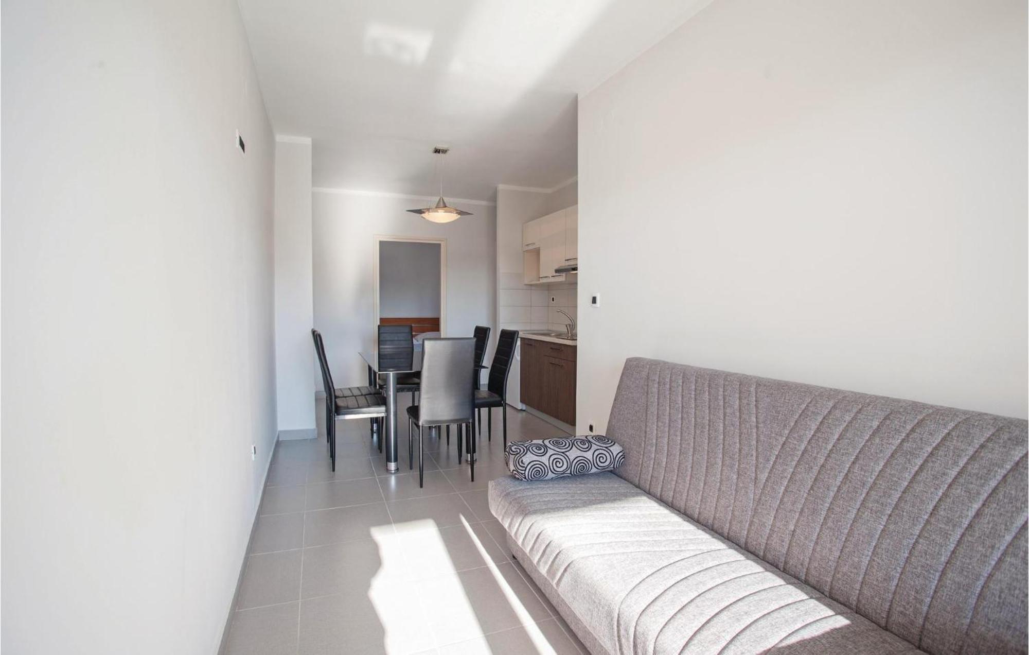 Beautiful Apartment In Pinezici With Wifi Екстериор снимка