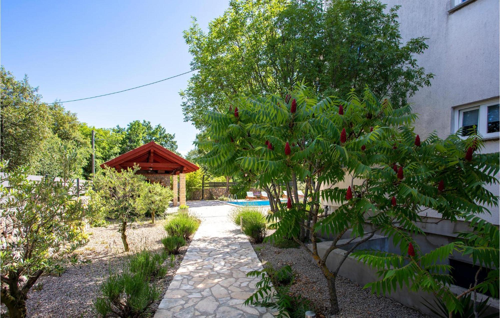 Beautiful Apartment In Pinezici With Wifi Екстериор снимка