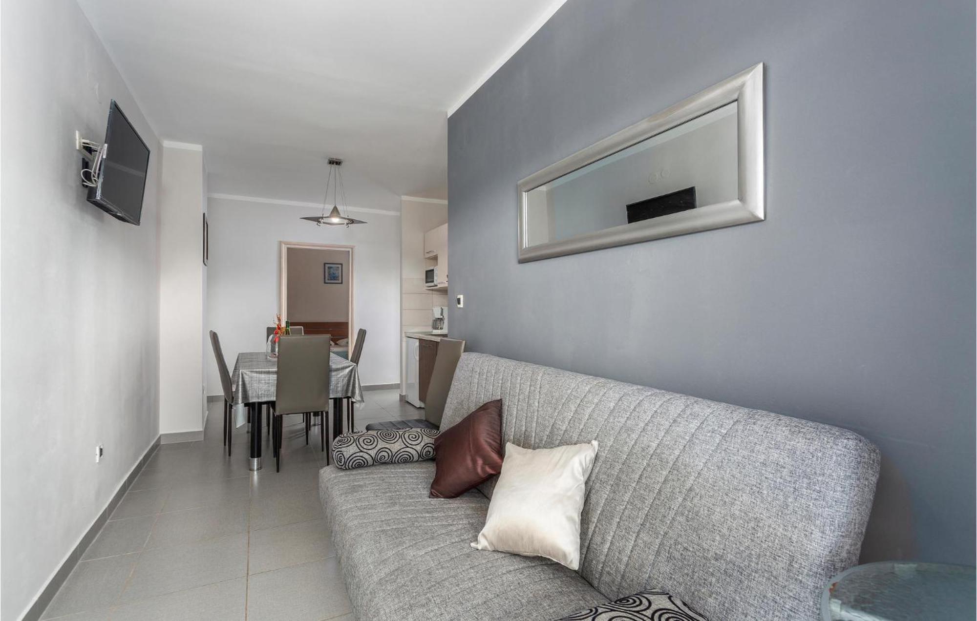 Beautiful Apartment In Pinezici With Wifi Екстериор снимка